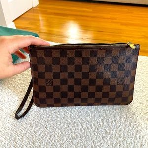100% Authentic Louis Vuitton Damier NeverFull pouch clutch